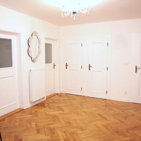 At The Blue Lion & Parking Assistance Apartment Prague Exterior photo