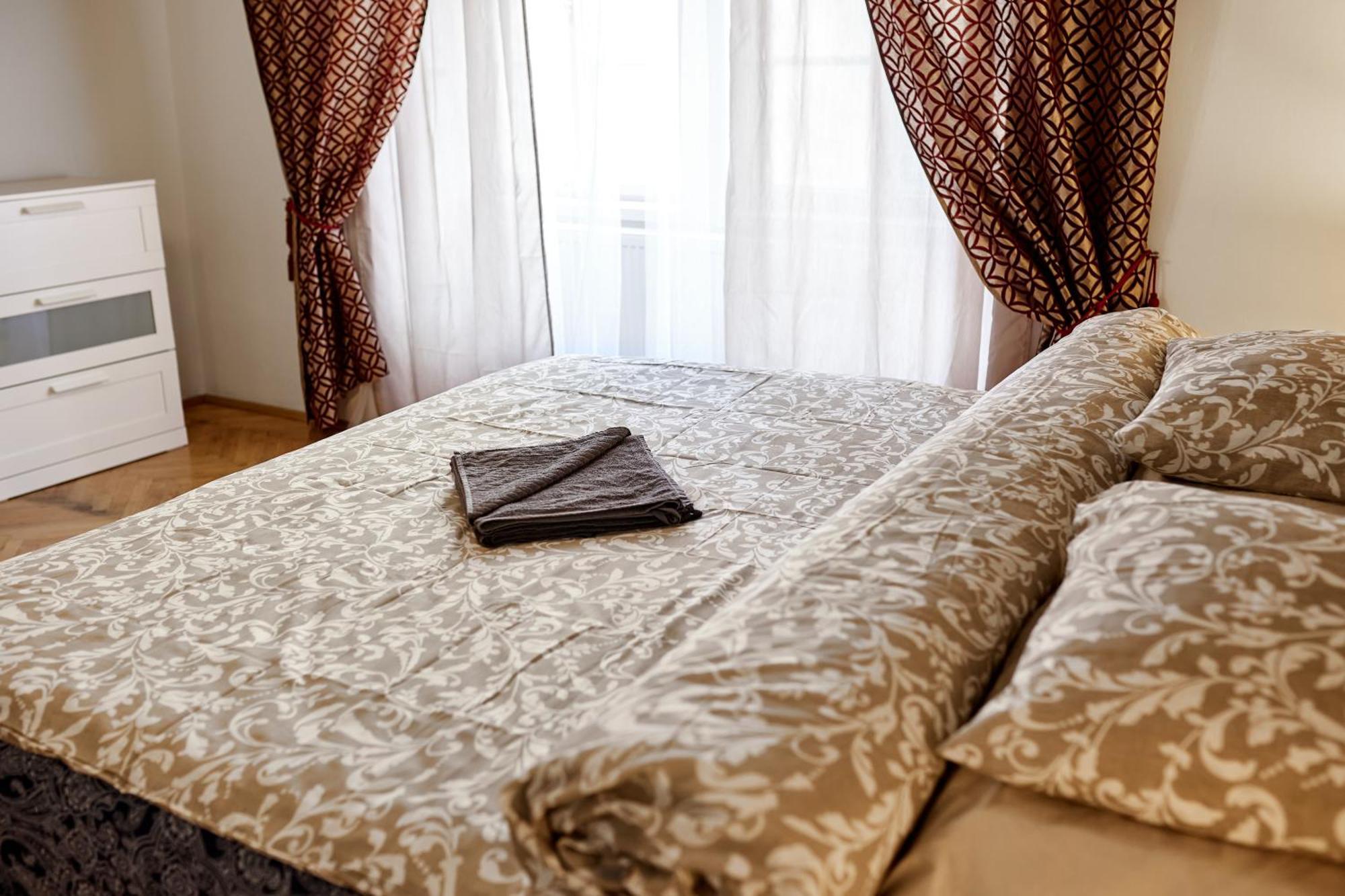 At The Blue Lion & Parking Assistance Apartment Prague Exterior photo