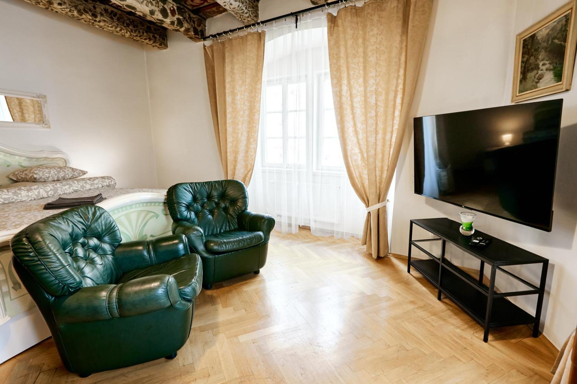 At The Blue Lion & Parking Assistance Apartment Prague Exterior photo