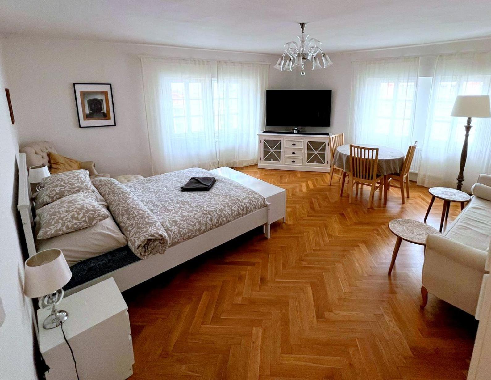 At The Blue Lion & Parking Assistance Apartment Prague Exterior photo