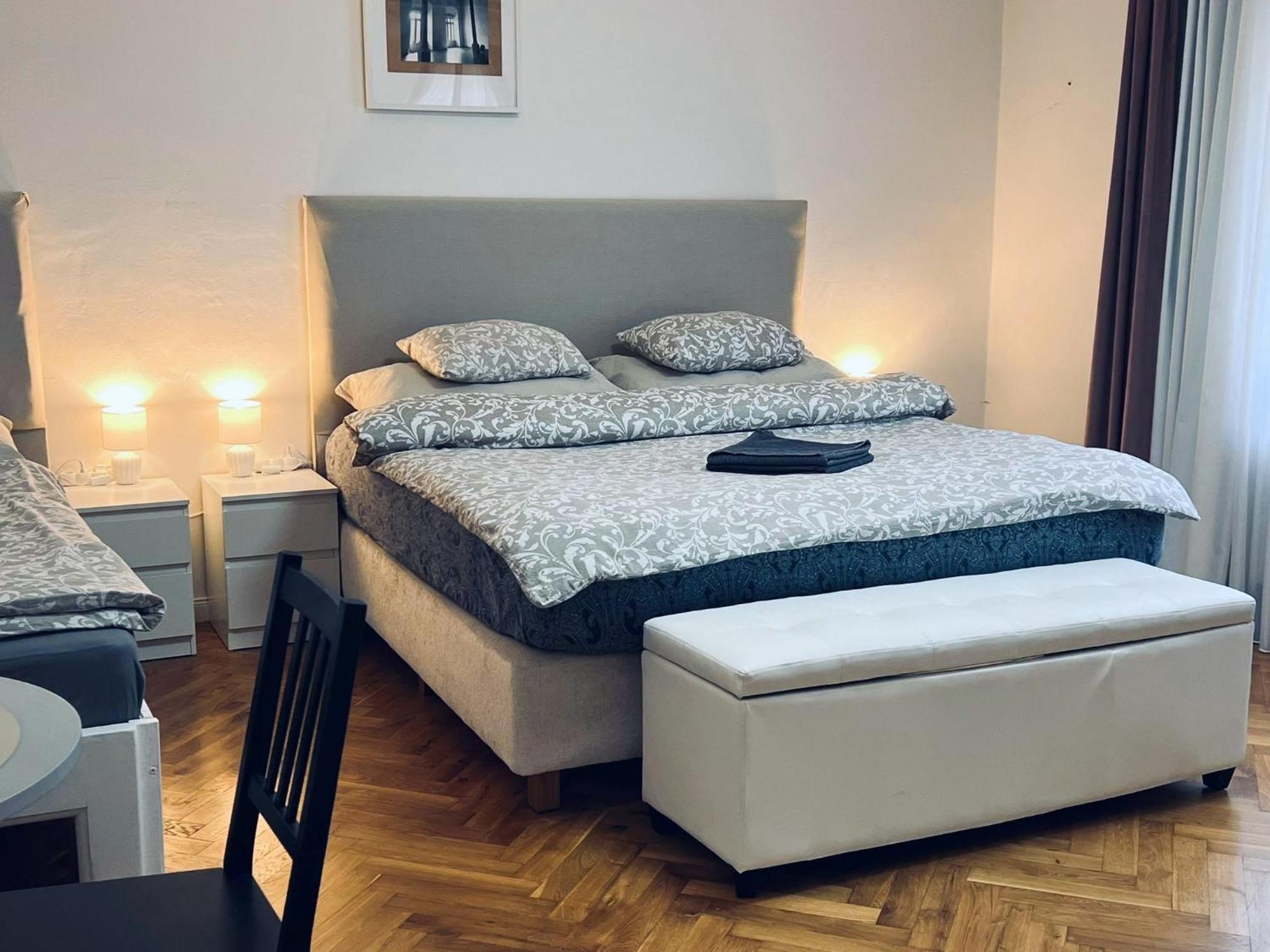 At The Blue Lion & Parking Assistance Apartment Prague Exterior photo